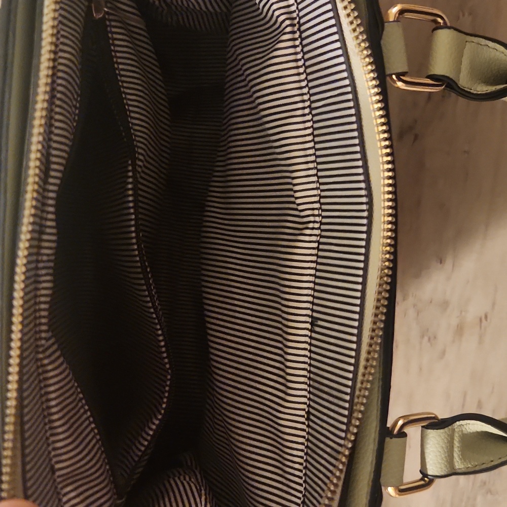 ISA CAPI Sage & Cream Purse - Picture 10 of 11